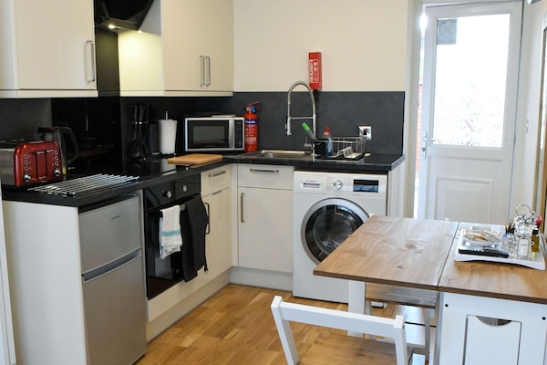 Apartment, Ensuite (Apartment 1) | Shared kitchen