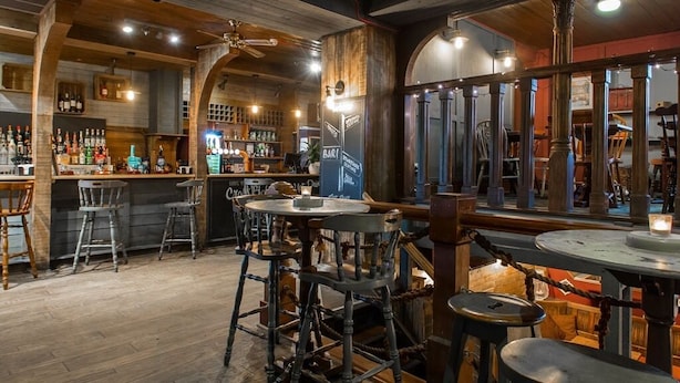Bar (en el alojamiento)