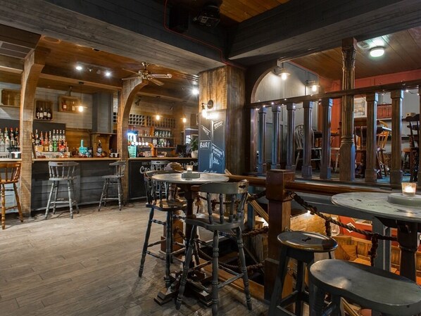 Bar (on property) - The Pub On The Hoe (Plymouth)