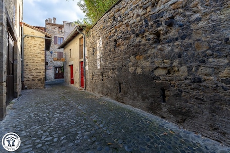 Exterior. Le Logis D'hestia