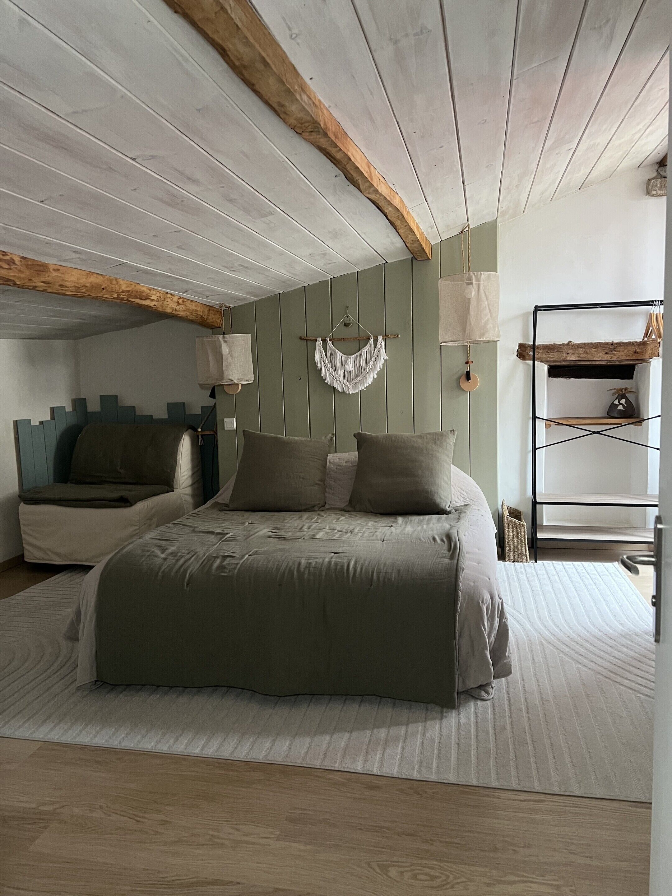 Chambre Triple Ville, salle de bains attenante, vue ville