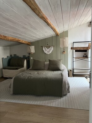 City Triple Room, Ensuite, City View - Le Logis D'hestia (Billom)