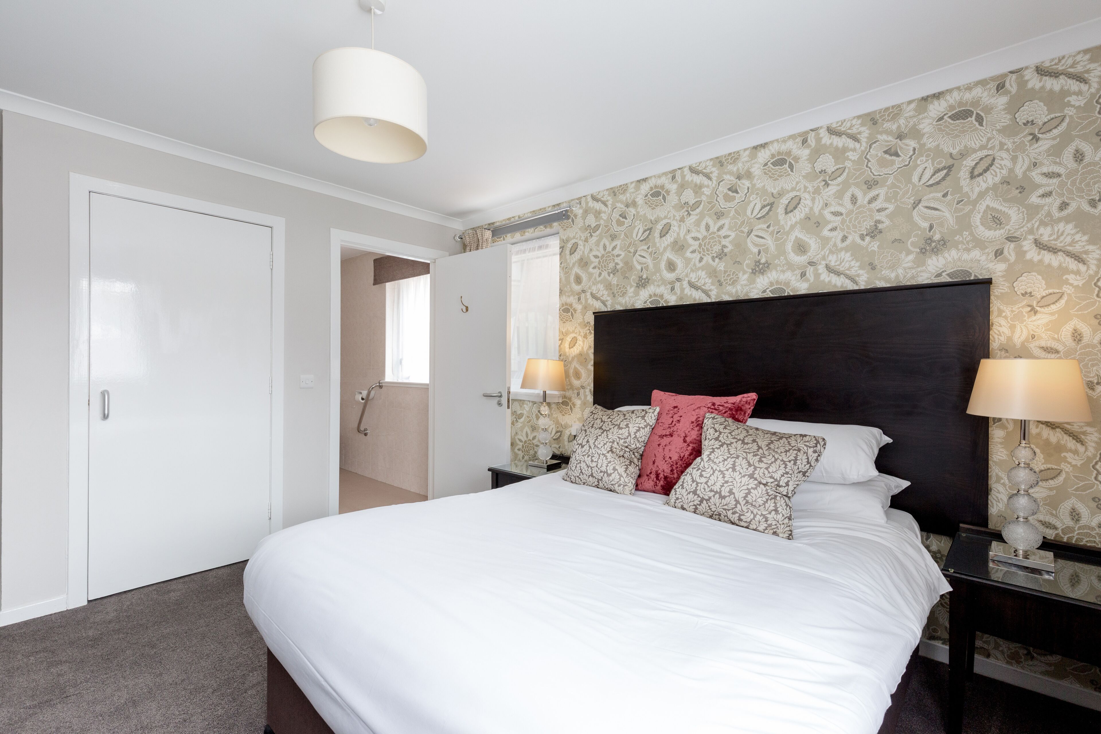 superior suite, ensuite, garden view | individually decorated, desk, laptop workspace, blackout curtains