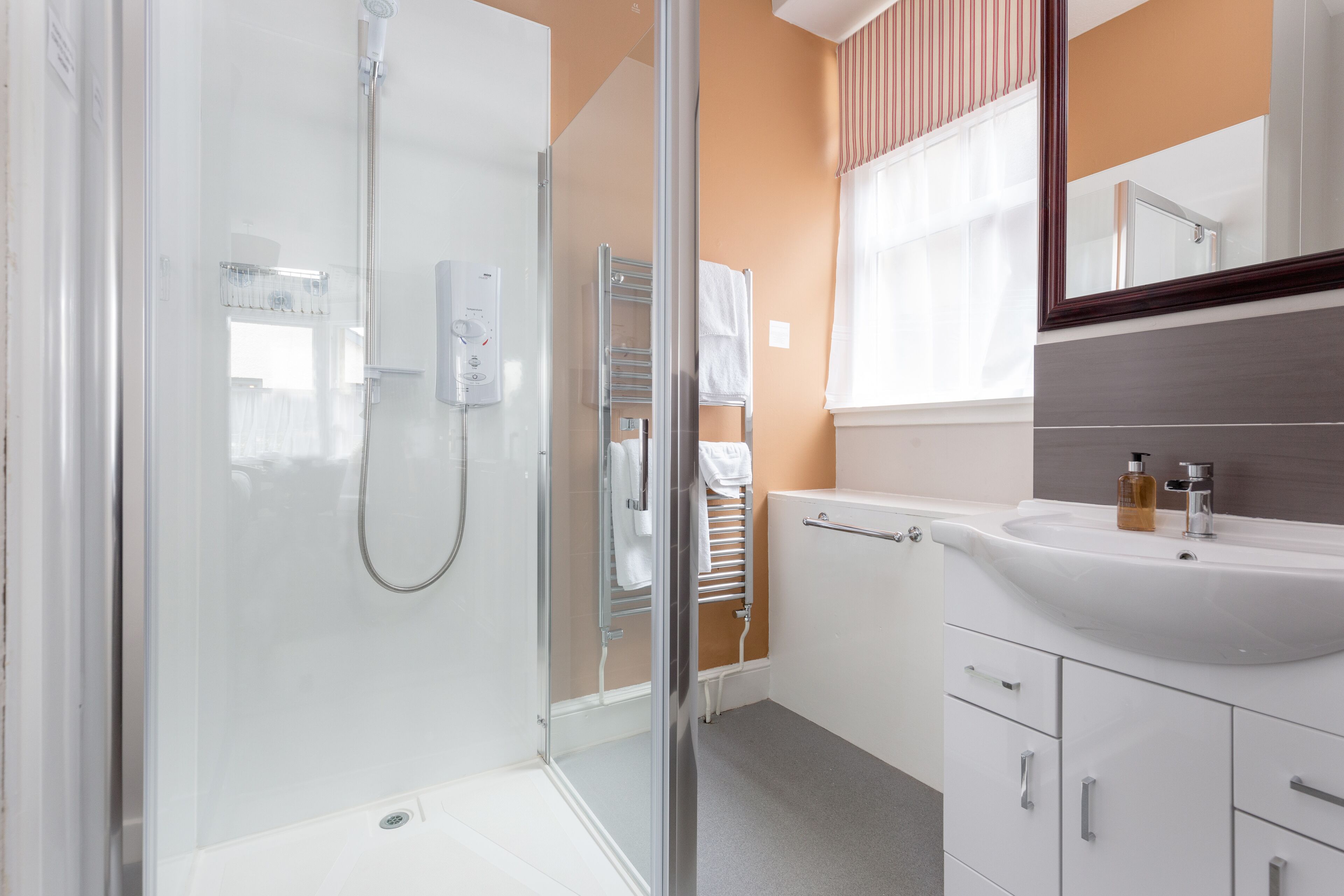 superior quadruple room, ensuite, garden view | bathroom | hair dryer, towels, soap, shampoo