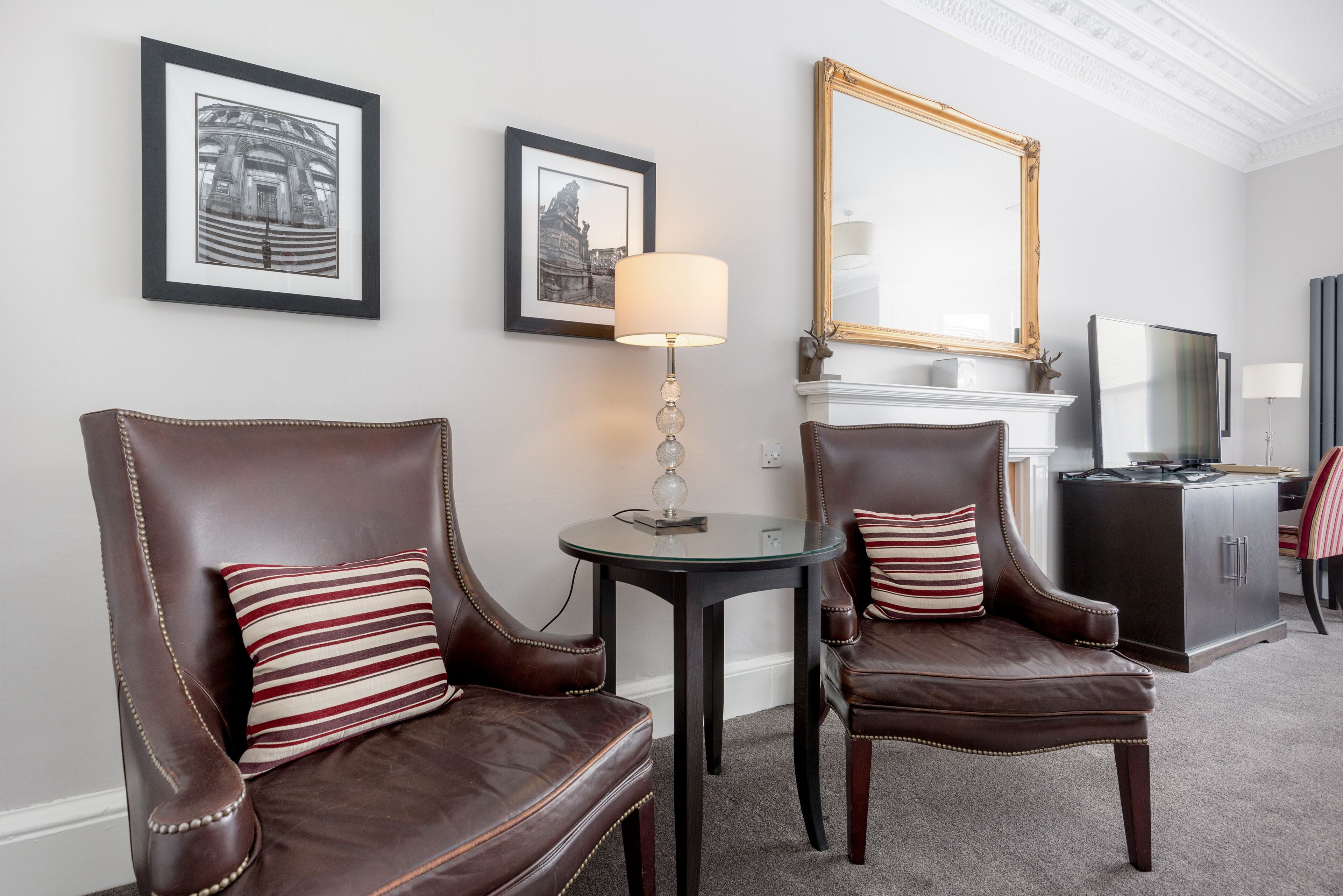 高级四人房, 独立浴室, 花园景观 | 特色装修、办公桌、笔记本电脑工作区、 遮光窗帘