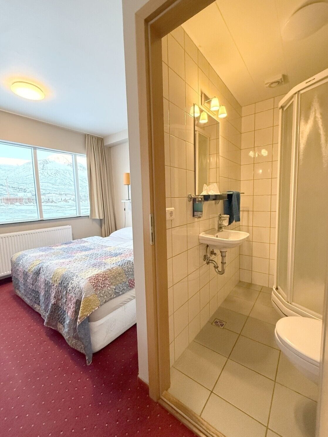 Blackout drapes, free WiFi, bed sheets