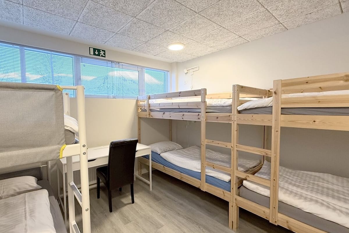 Blackout drapes, free WiFi, bed sheets