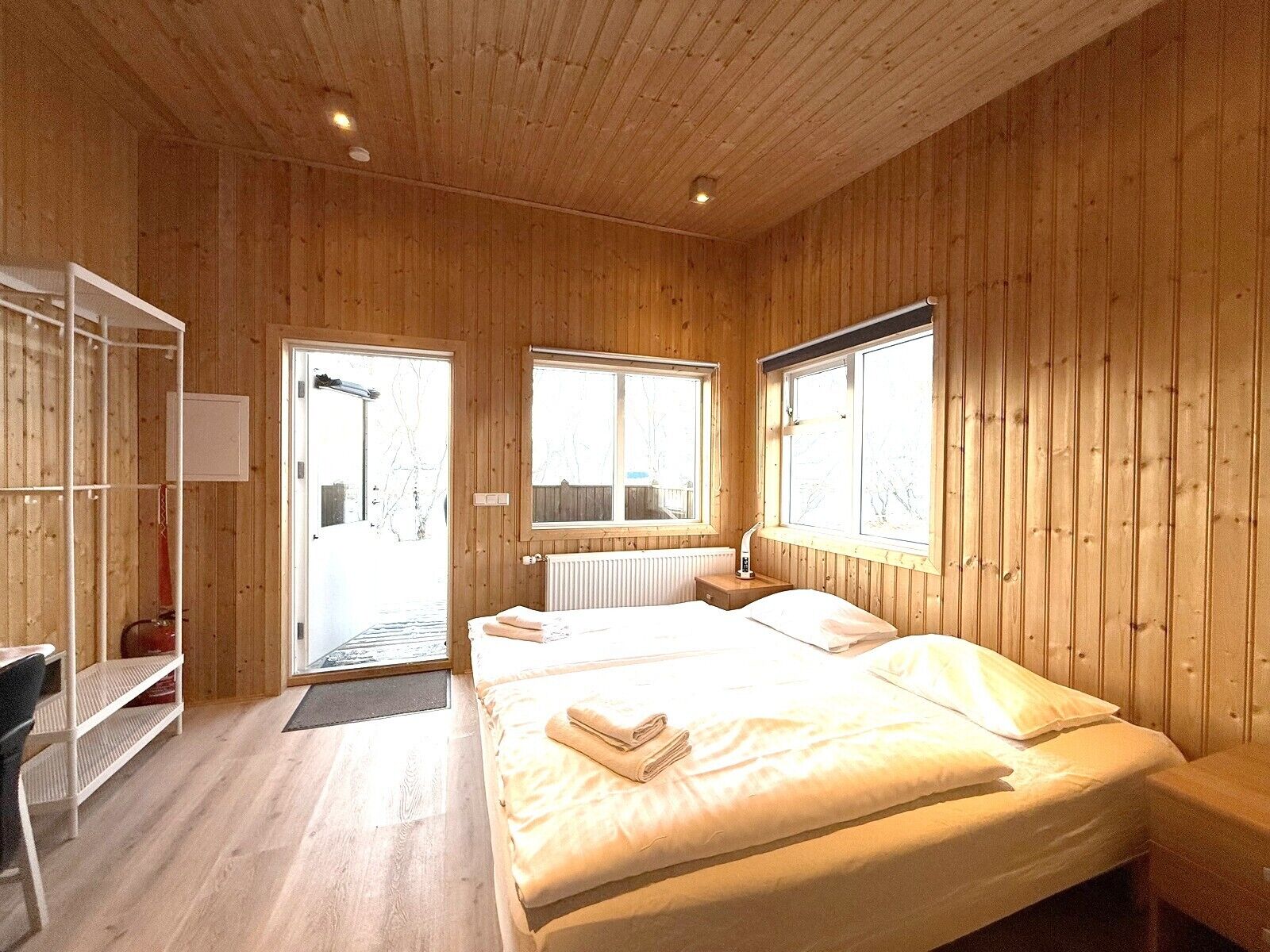 Basic Cabin | Blackout curtains, free WiFi, bed sheets