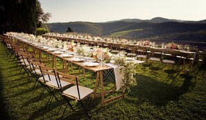 Outdoor banquet area - Villa Vistarenni (Gaiole in Chianti)