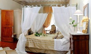 Suite | Tirai kedap cahaya dan setrika/meja setrika