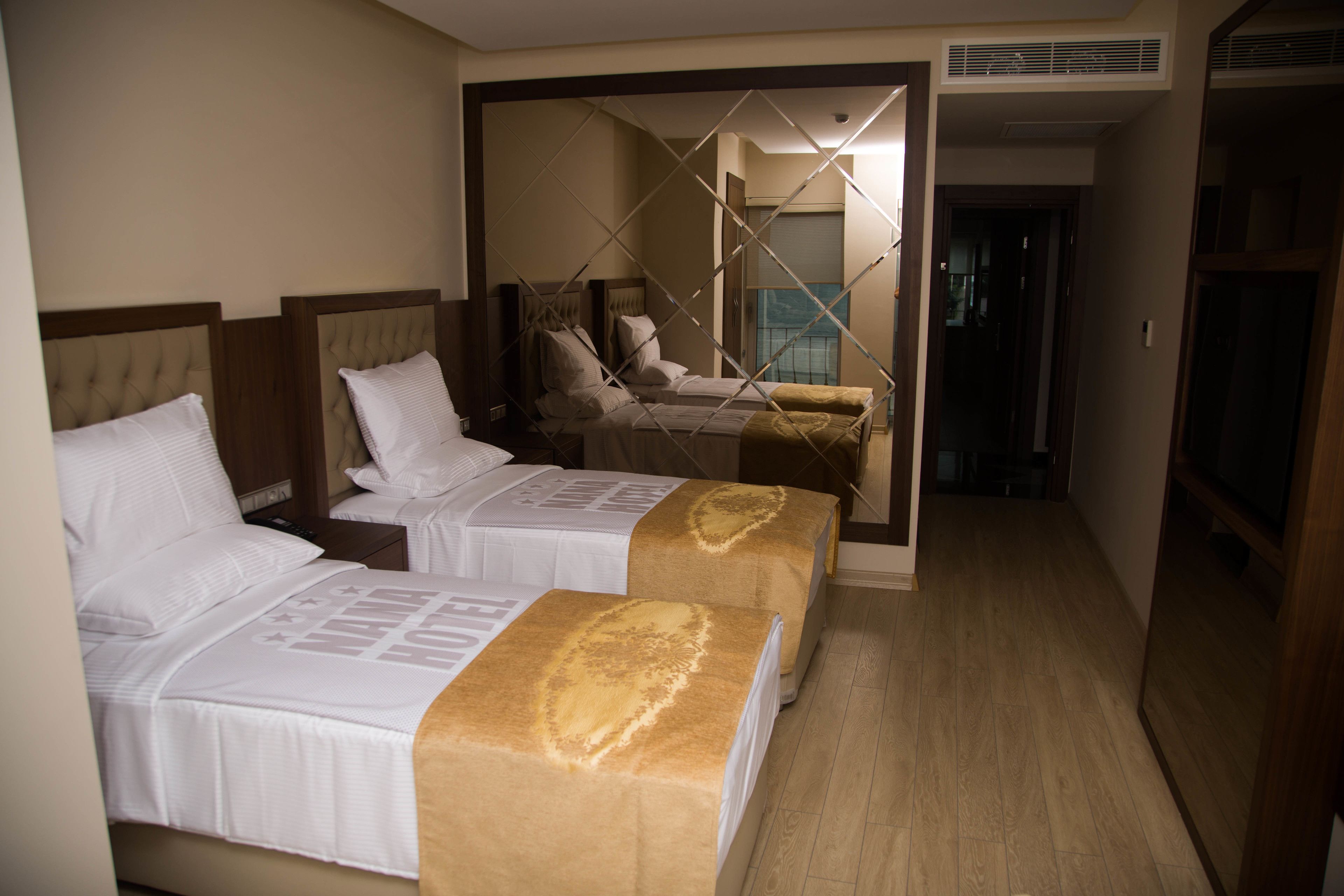 Doppel- oder Zweibettzimmer | Hochwertige Bettwaren, Minibar, Zimmersafe, Schreibtisch