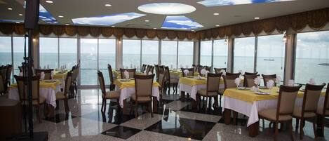 Se sirven desayunos, comidas y cenas