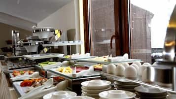 Se sirven desayunos, comidas, cenas y cocina turca