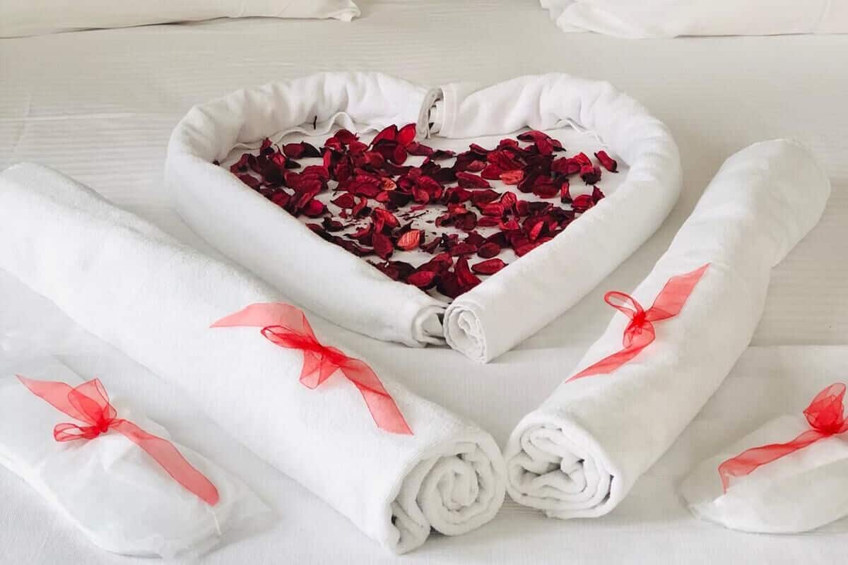 Premium bedding, down comforters, minibar (some free items)