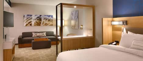 Studio, 1 Tempat Tidur King dengan tempat tidur Sofa | Seprai antialergi, brankas, meja kerja, dan ruang kerja ramah laptop