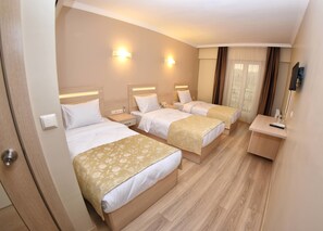 Triple Room | In-room safe, desk, iron/ironing board, free WiFi - Sonerbey Otel (Ordu)
