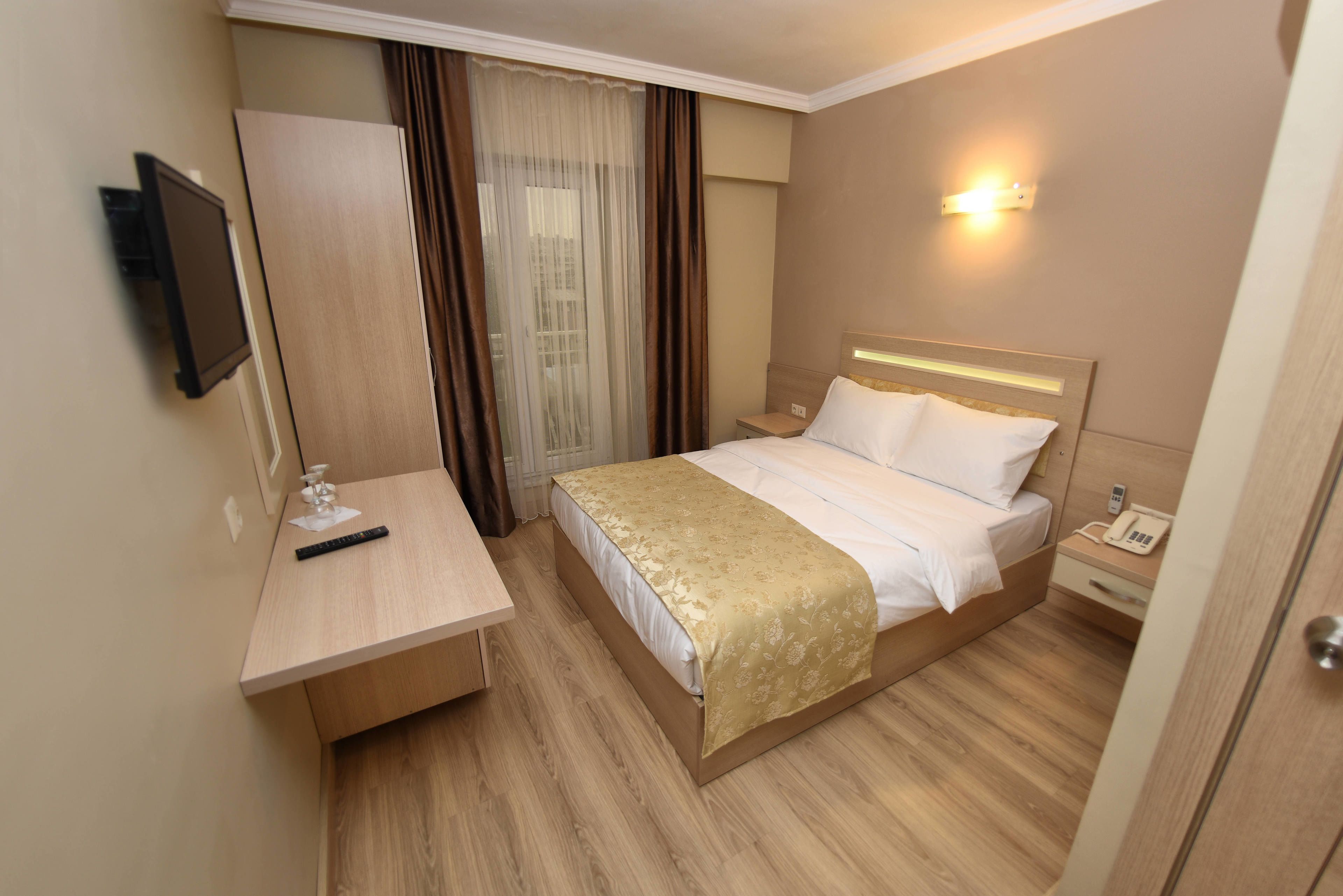 double room | in-room safe, desk, iron/ironing board, free wifi