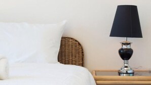 Desk, iron/ironing board (on request), free WiFi - Hotel Neuhöfer am Südpark (Bad Nauheim)