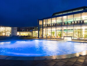 2 indoor pools, 2 outdoor pools, pool umbrellas, pool loungers - Siebenquell GesundZeitResort (Weissenstadt)