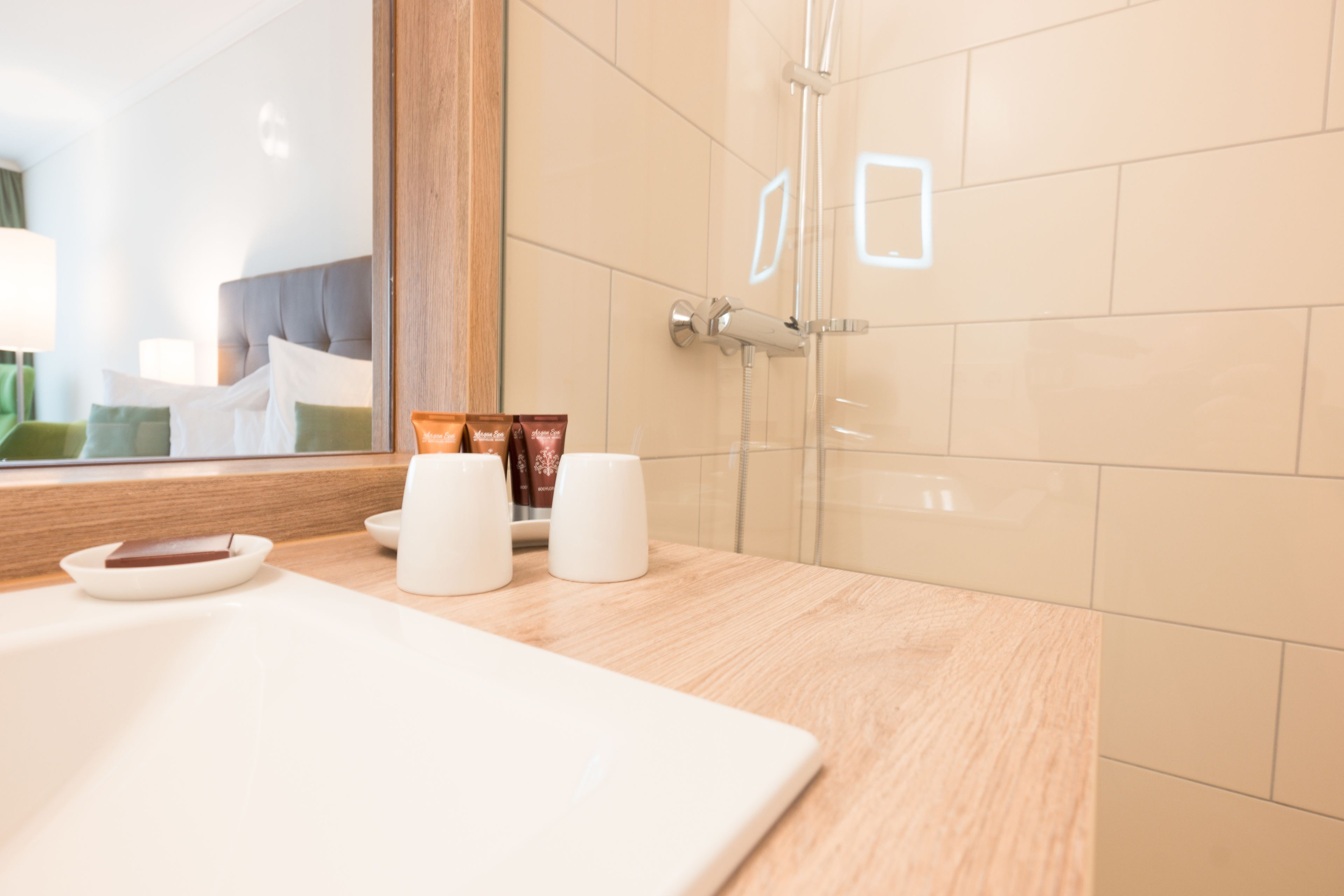 premium single room, 1 double bed, non smoking | bathroom sink