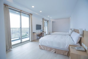 Comfort Quadruple Room | Individually decorated, desk, blackout drapes, free WiFi - Southmost Resort (Magong)