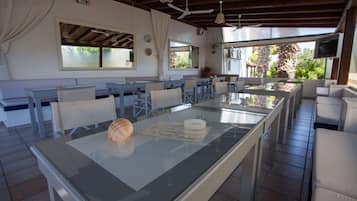 Daily full breakfast (EUR 15.00 per person)