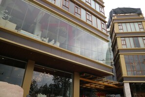 Front of property - Paragon Hotel and Suites (Baguio)