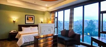 Paragon Hotel and Suites