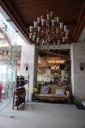 Interior entrance - Paragon Hotel and Suites (Baguio)