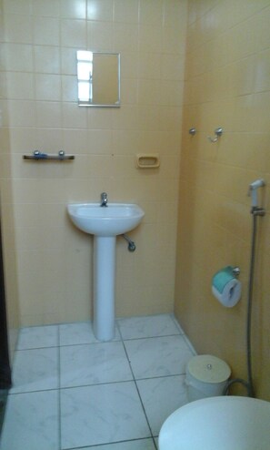 Standard Double Room | Bathroom