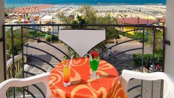 Camera doppia, fronte mare | Una cassaforte in camera, una scrivania, Wi-Fi gratuito, lenzuola