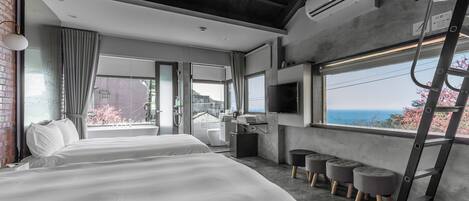 Sea view deluxe quadra room with bathtub | Blackout drapes, soundproofing, free WiFi, bed sheets