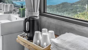 Sea view deluxe quadra room with bathtub | Minibar, blackout drapes, soundproofing, free WiFi