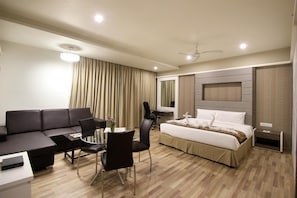 Egyptian cotton sheets, premium bedding, minibar, in-room safe