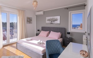 Deluxe Apartment, 2 Bedrooms, Sea Facing | Desk, iron/ironing board, free WiFi, bed sheets - Villa M&M (Hvar)