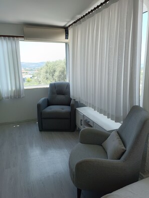 Comfort Triple Room with Sea View  | Living area