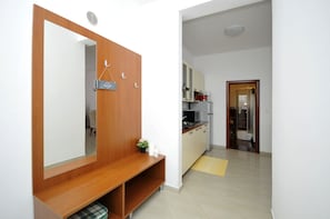 Desk, soundproofing, iron/ironing board, cribs/infant beds