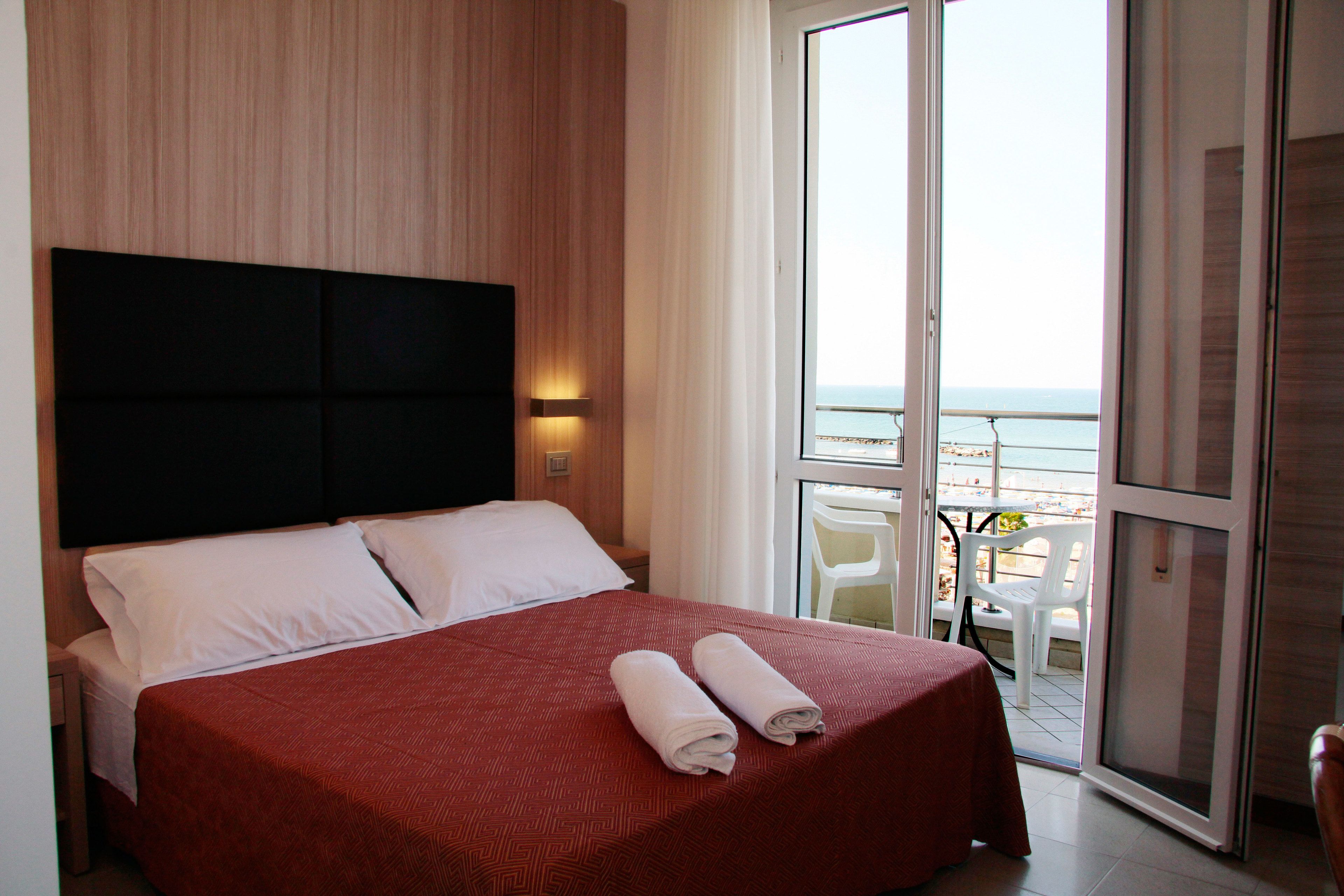 Habitación doble, frente al mar | Caja de seguridad en la habitación, escritorio y wifi gratis 