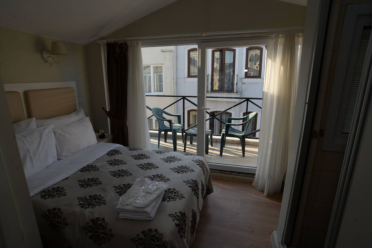 Standard Loft, 1 Bedroom | Minibar, in-room safe, desk, WiFi (free)