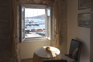 Studio, Sea View | Living area
