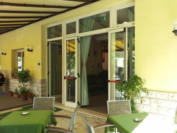 ลานระเบียง/นอกชาน