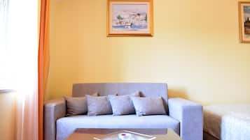 Superior Suite | Minibar, desk, blackout curtains, soundproofing