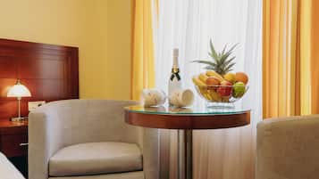 Comfort Double Room | Minibar, desk, blackout curtains, soundproofing