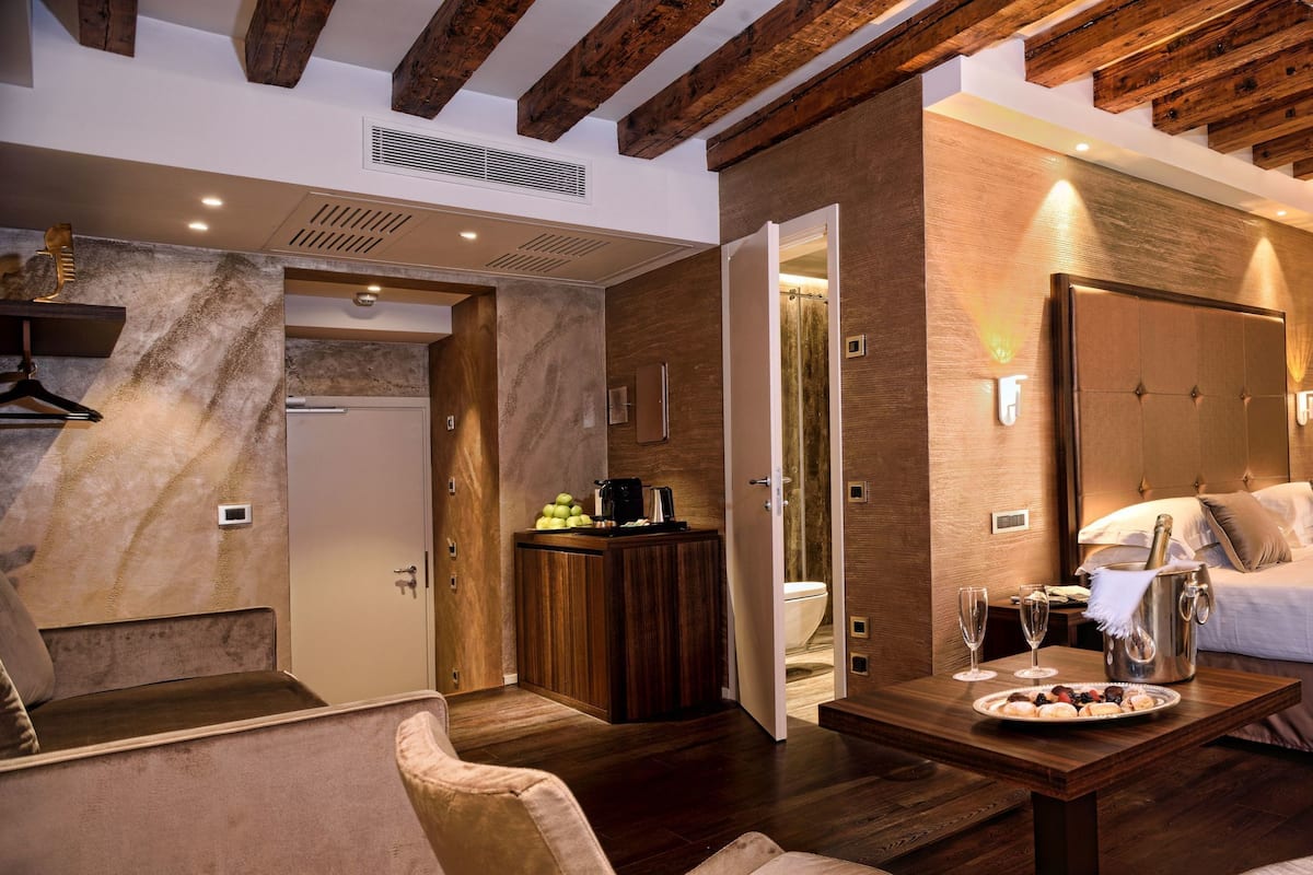 Junior Room (Suite) | 1 bedroom, down comforters, minibar, in-room safe