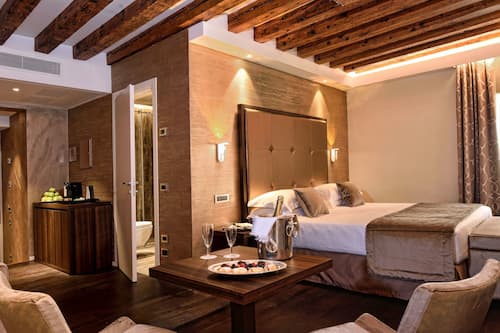 Junior Room (Suite)