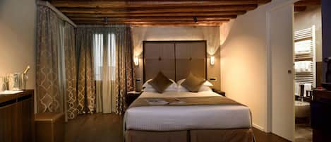 Camera familiare (Access via stairs only) | 1 camera, copriletto in piuma, minibar, una cassaforte in camera