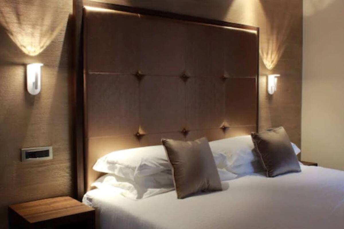 Room Assigned at Check-in | 오리/거위털 이불, 미니바, 객실 내 금고, 책상