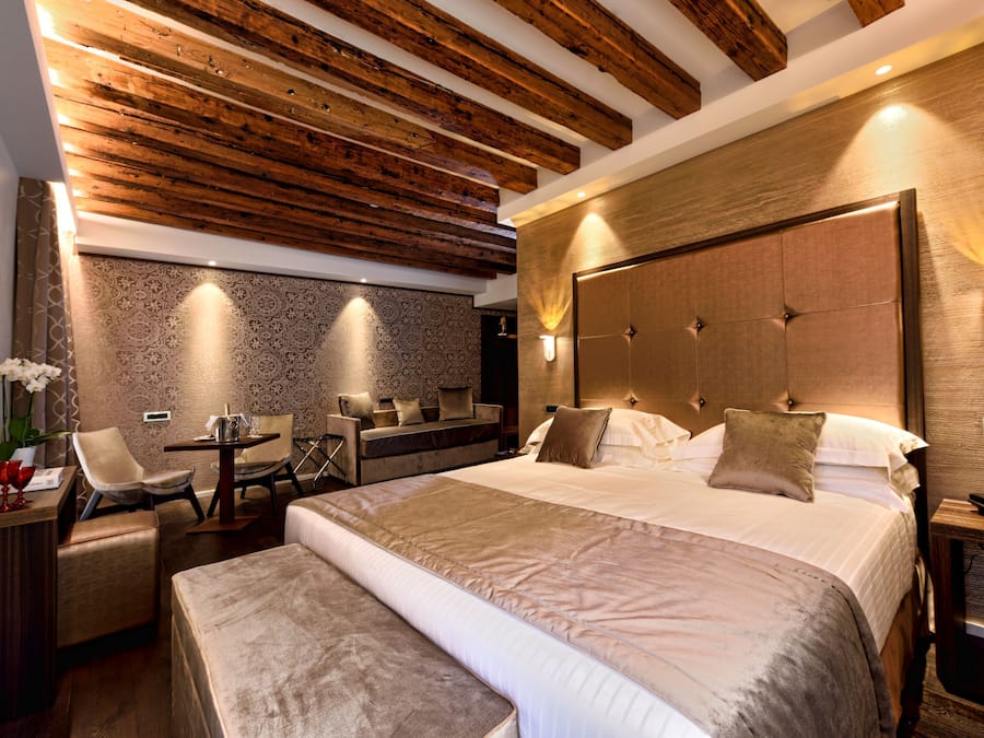 Junior Room (Suite) | Down comforters, minibar, in-room safe, individually furnished