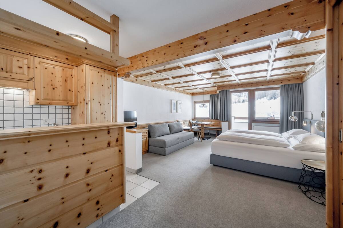 superior double room, 1 double bed, mountain view | hypo-allergenic bedding, in-room safe, desk, free wifi