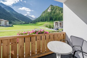 Literie hypoallergénique, coffres-forts dans les chambres, bureau